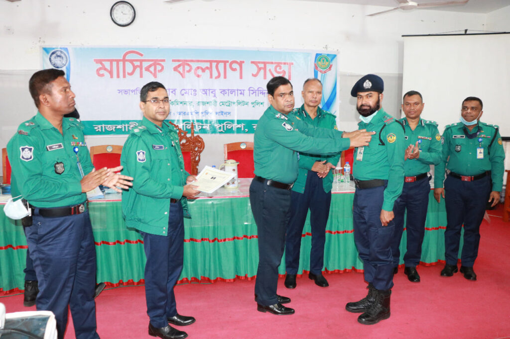 আরএমপির মাসিক কল্যাণ সভা অনুষ্ঠিত, আইজি ব্যাজ প্রদান
