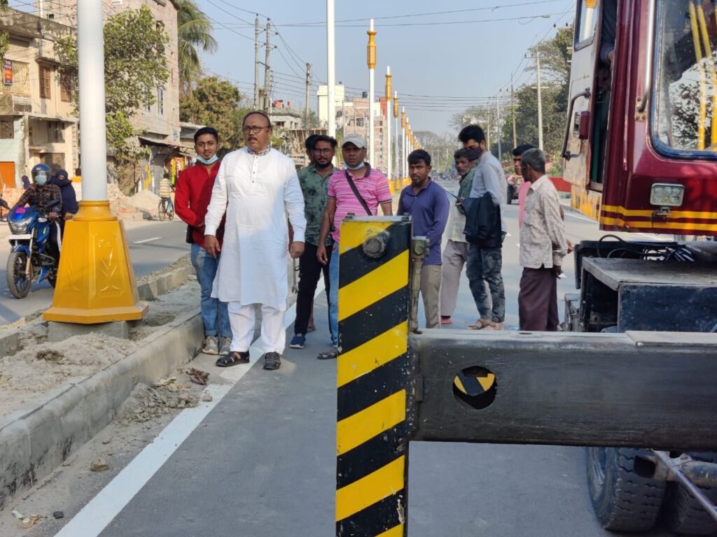 রাজশাহীর আলুপট্টি মোড় হতে তালাইমারী পর্যন্ত ফোরলেন সড়কে বসছে দৃষ্টিনন্দন সড়কবাতি