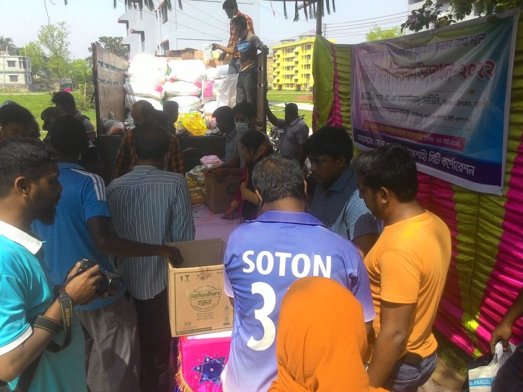 রাজশাহীতে ফ্যামিলি কার্ডে টিসিবির পণ্য বিক্রি শুরু