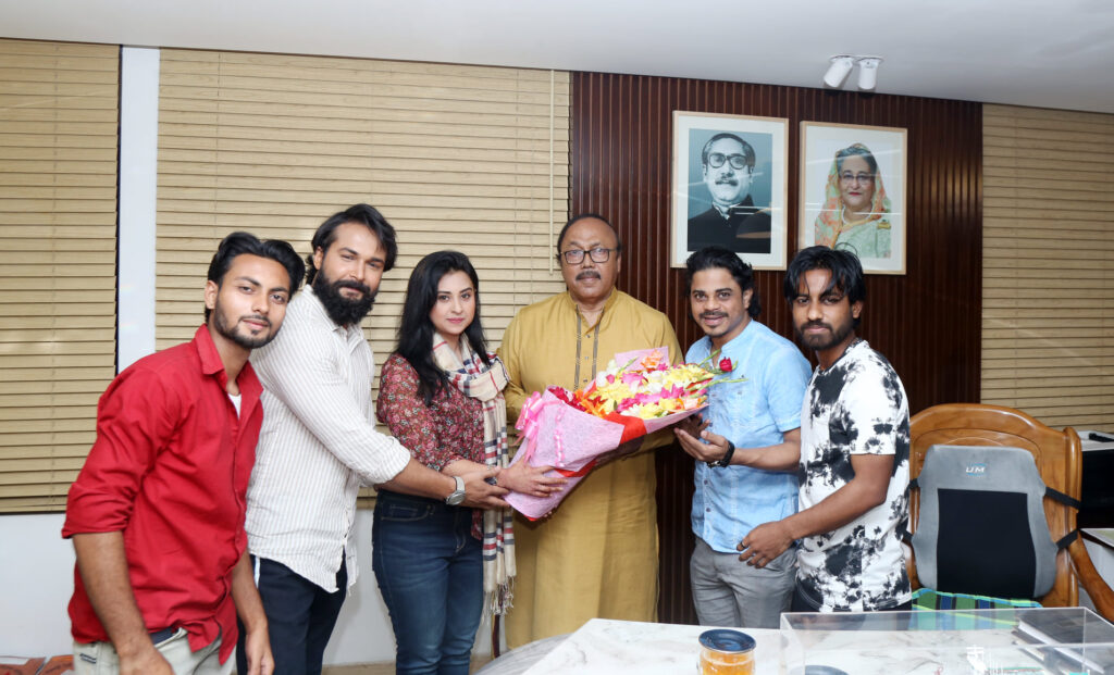 রাজশাহী শহর ঘুরে মুগ্ধ বুবলী
