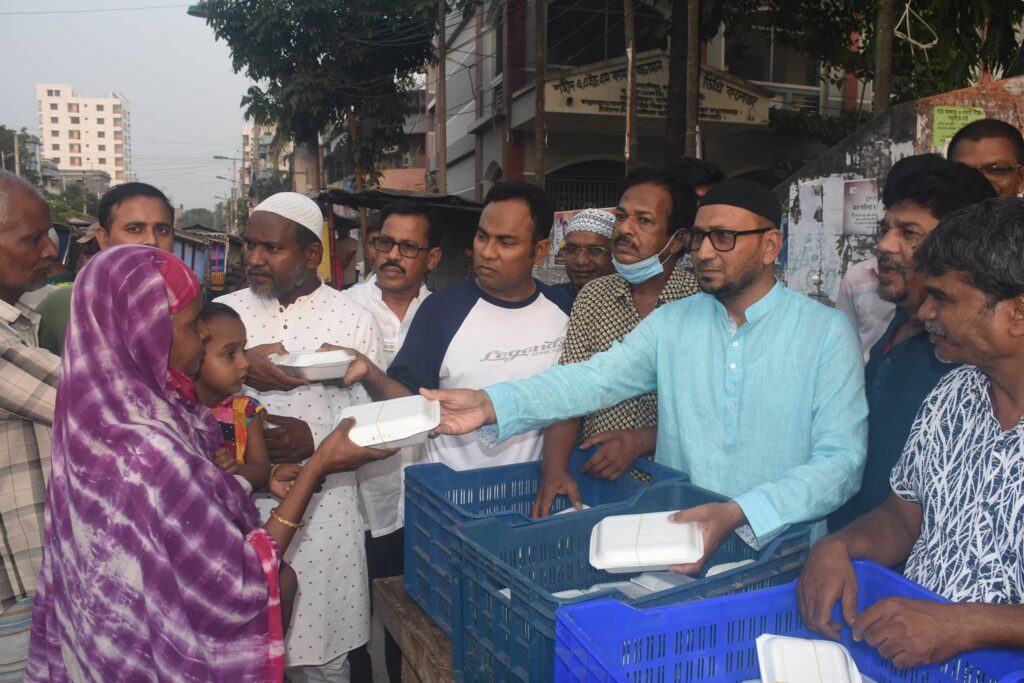 উপশহরে ইফতার বিতরণ