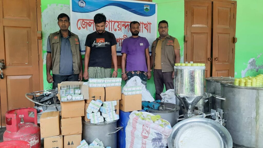 রাজশাহীতে বিপুল পরিমাণ ভেজাল প্রসাধনীসহ ২জন আটক