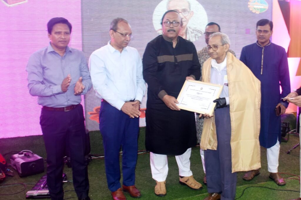 রাজশাহী চেম্বর ১৭ গুনীজনকে দিলো ‘কীর্তিমান পদক’