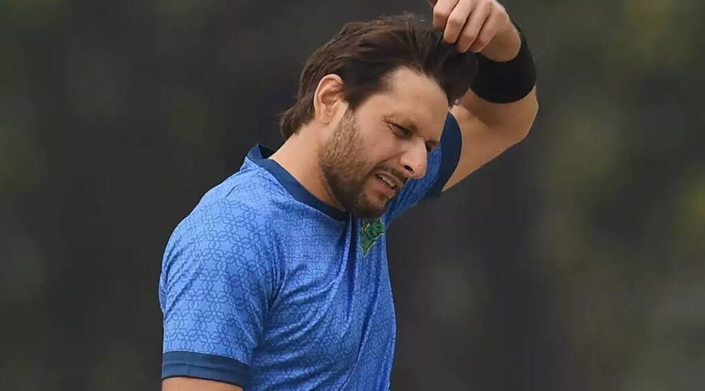 ‘যে এসব কথা বলছে, তার চরিত্রের দিকে তাকান’