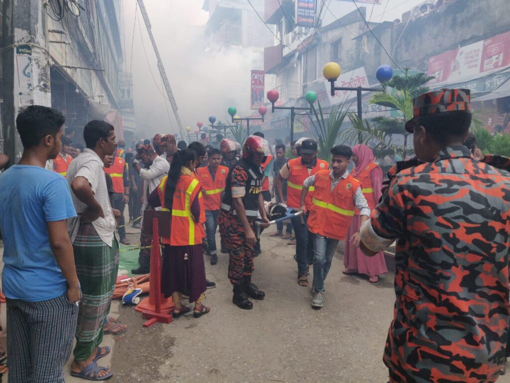 রাজশাহী আরডিএ মার্কেটে অগ্নিনির্বাপন মহড়া অনুষ্ঠিত