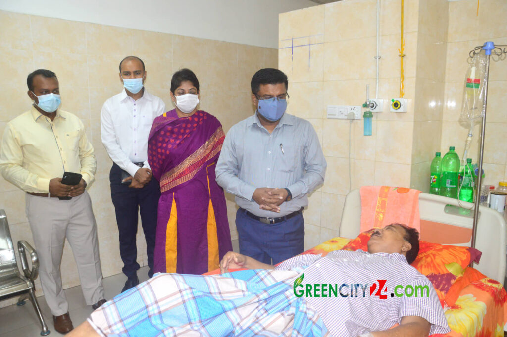 জেলা আ.লীগ সভাপতিকে দেখতে রামেক হাসপাতালে ডিসি আব্দুল জলিল