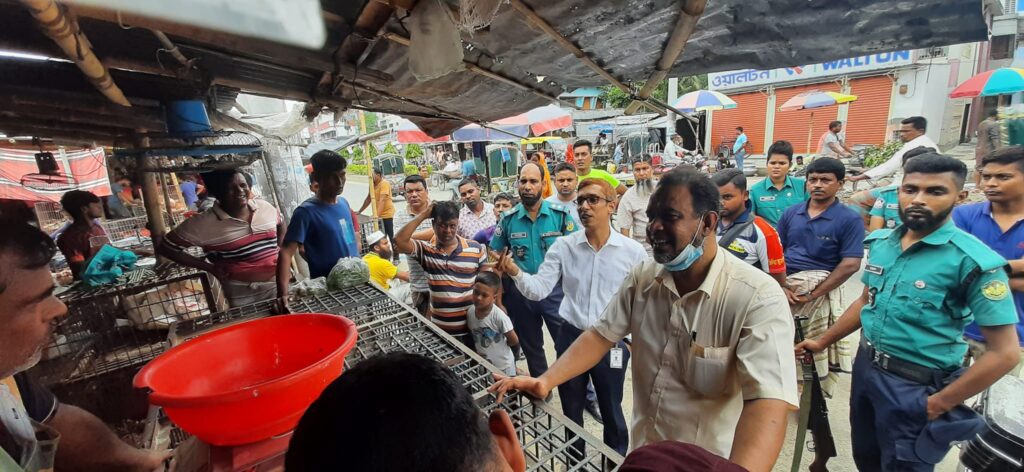 রাজশাহীতে ইচ্ছামতো ডিম-মুরগি বিক্রির দায়ে ৪ ব্যবসায়ীকে জরিমানা