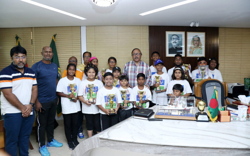 রাসিক মেয়রের সাথে টেনিস প্রতিযোগিতায় বিজয়ী খেলোয়াড়দের সাক্ষাৎ