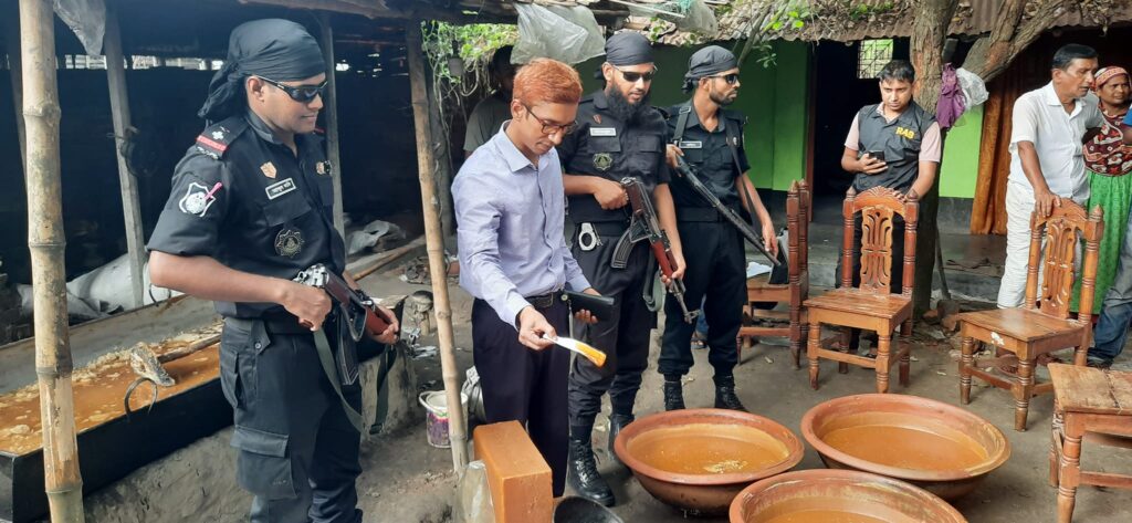 রাজশাহীতে চুন-চিনি-আটা দিয়ে ভেজাল গুড়, জরিমানা ৩ লাখ ৭০ হাজার