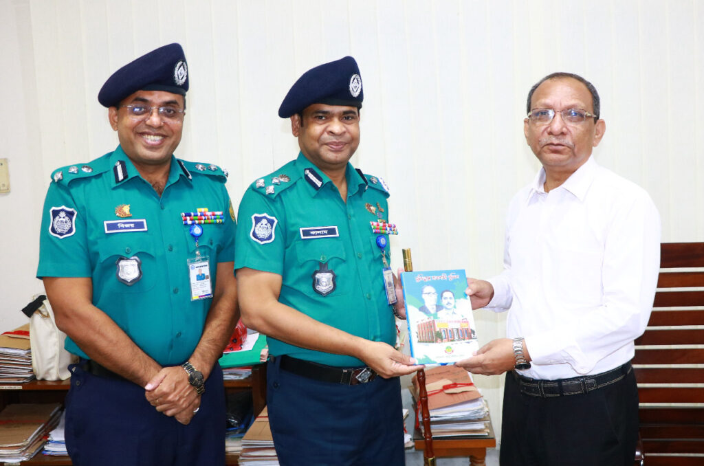 রাবি উপাচার্যের সাথে আরএমপি কমিশনারের সৌজন্য সাক্ষাৎ