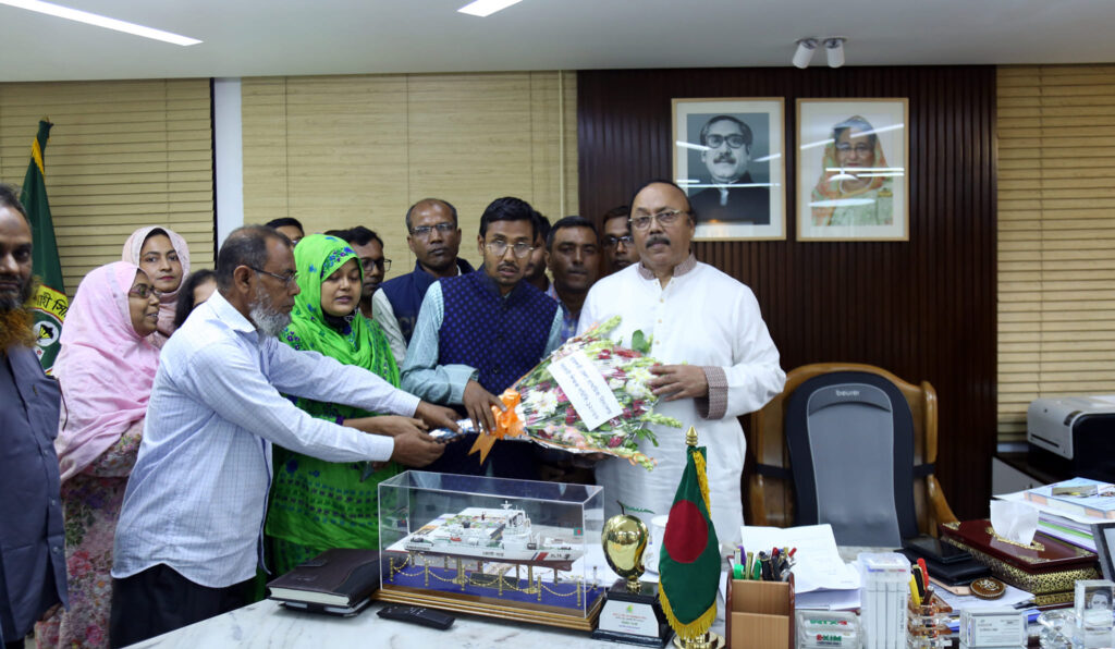 রাসিক মেয়রের সাথে প্রাথমিক বিদ্যালয় সহকারী শিক্ষক সমিতির নেতৃবৃন্দের সাক্ষাৎ