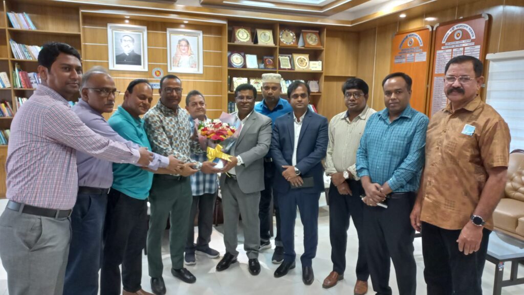 বিভাগের শ্রেষ্ঠ জেলা প্রশাসক আব্দুল জলিলকে রাজশাহী চেম্বারের ফুলেল শুভেচ্ছা