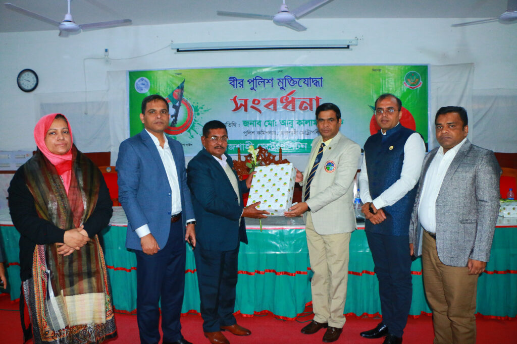 বীর পুলিশ মুক্তিযোদ্ধাদের সংবর্ধনা দিলো আরএমপি