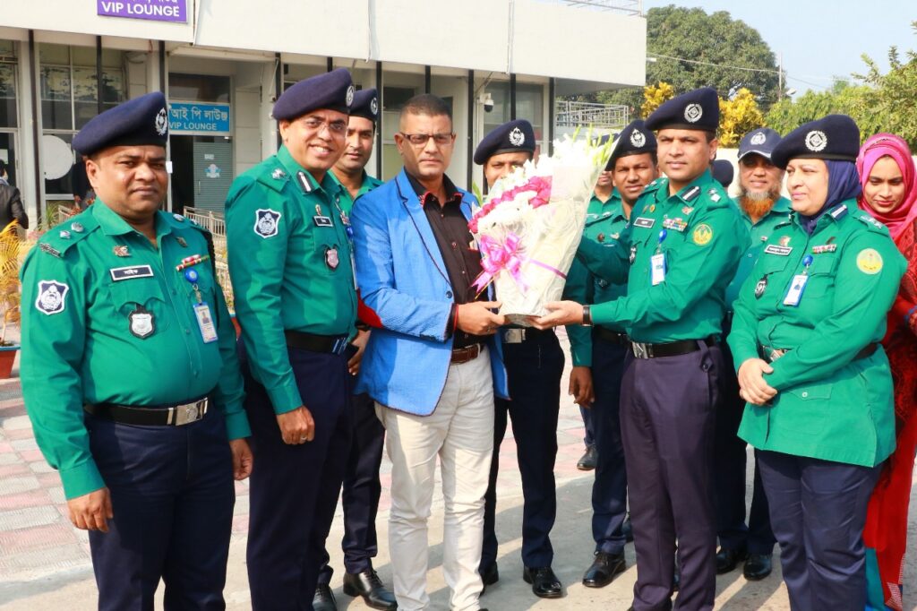 আরএমপি’র নতুন পুলিশ কমিশনারকে ফুলেল শুভেচ্ছা 