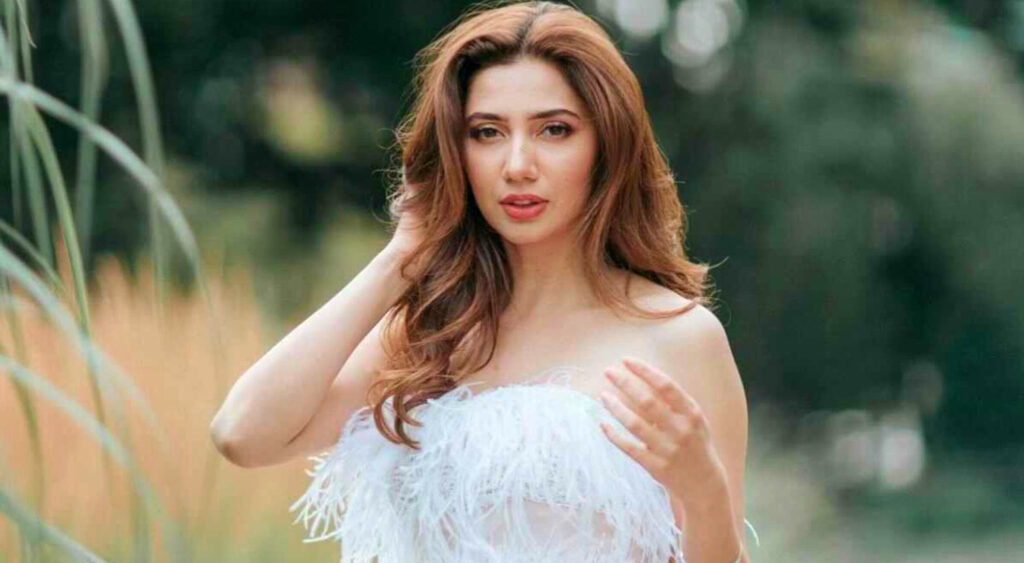 সৌদি আরবে গিয়ে ব্যাগ খুইয়েছেন মাহিরা
