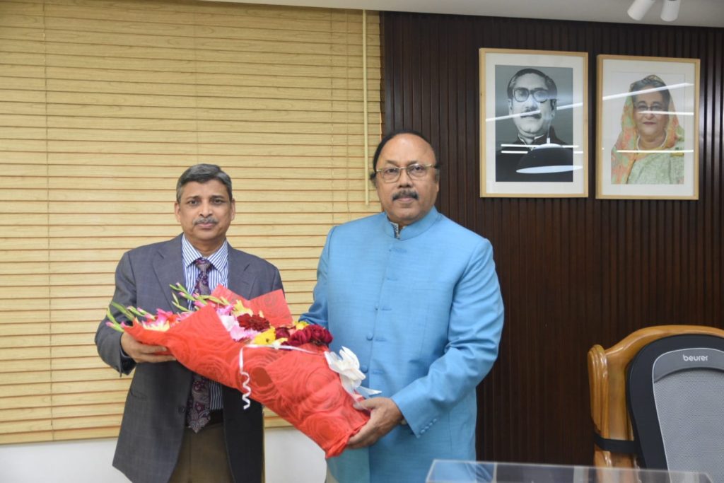 রাসিক মেয়রের সাথে বিজ্ঞান ও প্রযুক্তি মন্ত্রণালয়ের সিনিয়র সচিবের সাক্ষাৎ