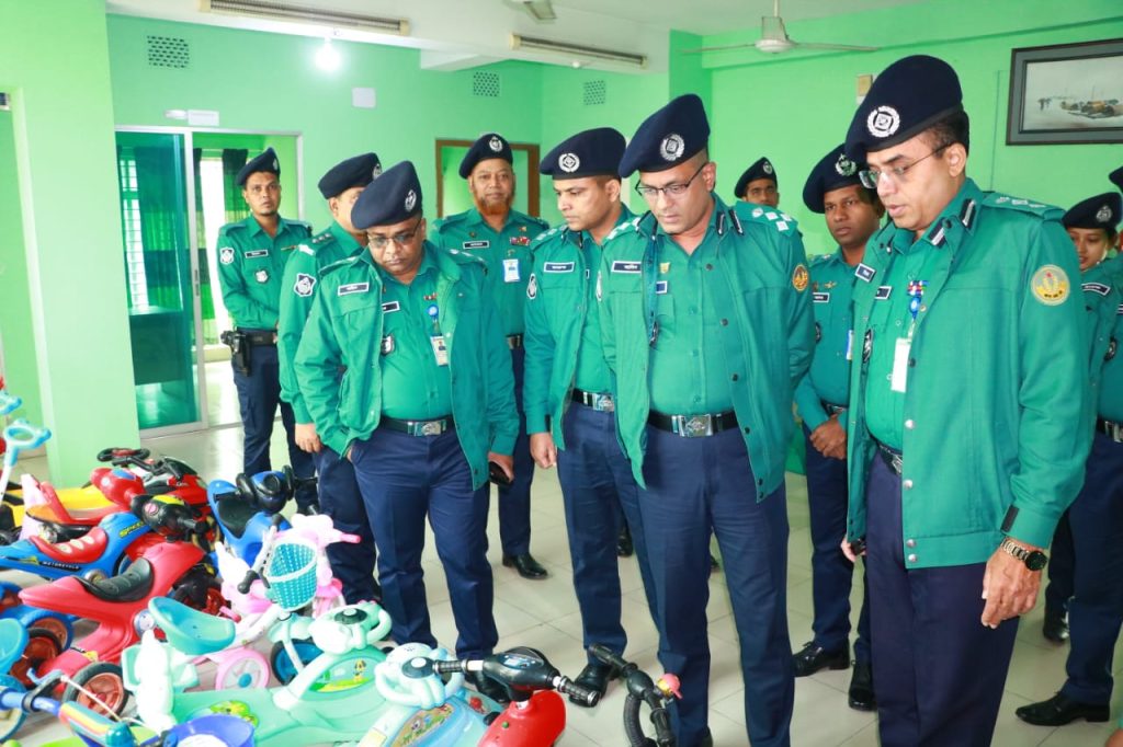 ভিকটিম সাপোর্ট সেন্টার পরিদর্শনে আরএমপি কমিশনার