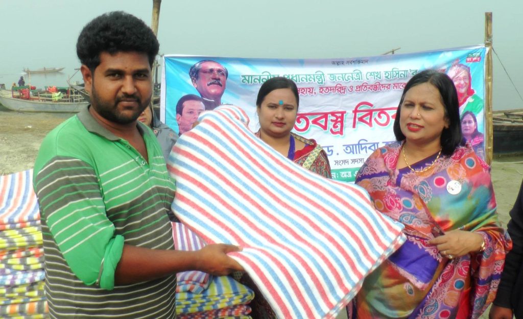 রাজশাহীতে শতাধিক শীতার্ত চরবাসীর মাঝে শীতবস্ত্র বিতরণ