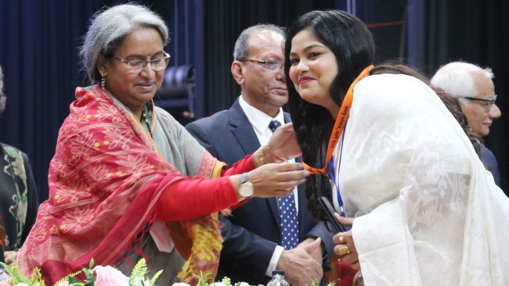 স্বর্ণপদক পেলেন রাবির ১০৩ শিক্ষার্থী