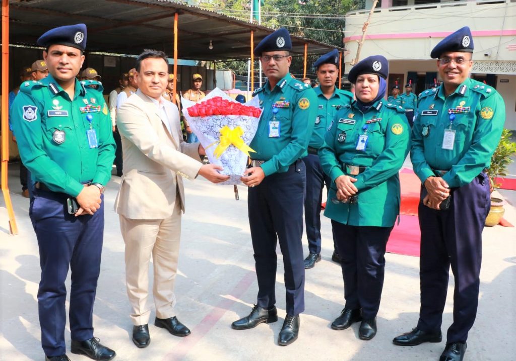 আরএমপি ট্র্যাফিক ও ডিবি অফিস পরিদর্শনে আরএমপি কমিশনার