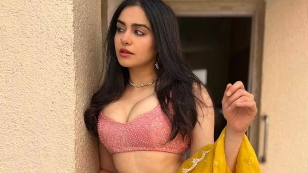আদা শর্মাকে কুপ্রস্তাব, যুবক আটক