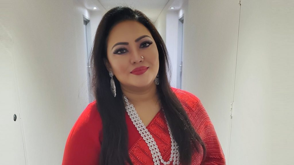 ফেসবুক লাইভে এসে সংসদে বিদ্যুৎ নিয়ে দেওয়া বক্তব্যের ব্যাখ্যা দিলেন মমতাজ