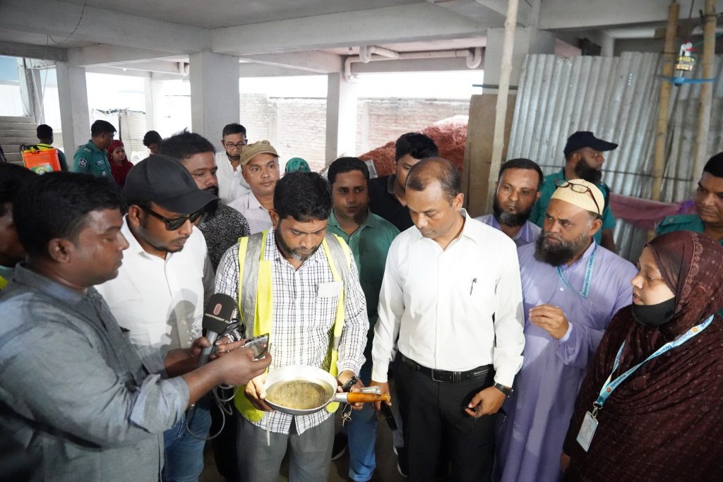 ডেঙ্গু প্রতিরোধে রাসিকের ভ্রাম্যমাণ আদালতের অভিযান, জরিমানা