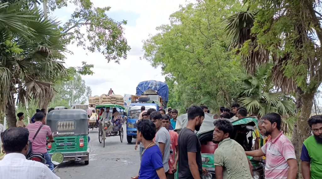 রাণীনগরে সিএনজি-মোটরসাইকেল সংঘর্ষ: শিশুর পর মারা গেলেন মোটরসাইকেল চালকও