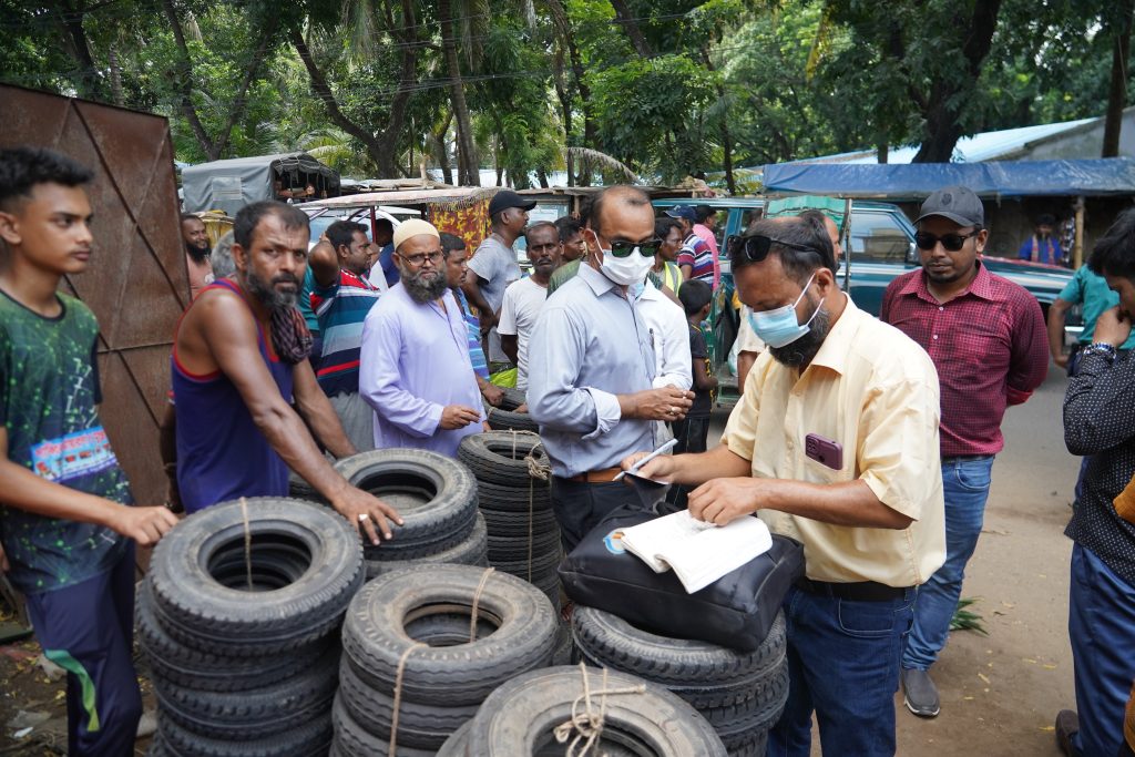 ডেঙ্গু প্রতিরোধে রাসিকের অভিযান, ২০ হাজার টাকা জরিমানা আদায়