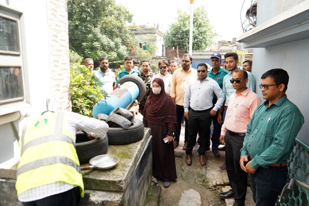 ডেঙ্গু প্রতিরোধে রাসিকের অভিযান, ২৫ হাজার টাকা জরিমানা আদায়