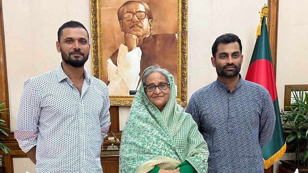 প্রধানমন্ত্রীর প্রশংসায় যা লিখলেন মাশরাফি