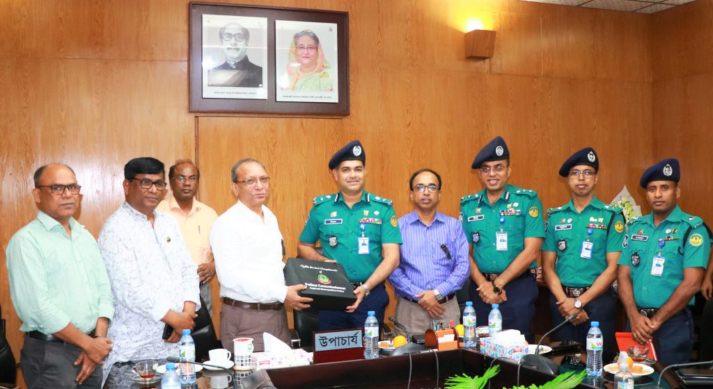 রাবি উপাচার্যের সাথে আরএমপি কমিশনারের সাক্ষাৎ