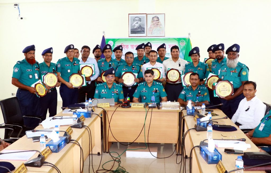 আরএমপির ১৮ জন পুলিশ সদস্য পেলেন সম্মাননা স্মারক