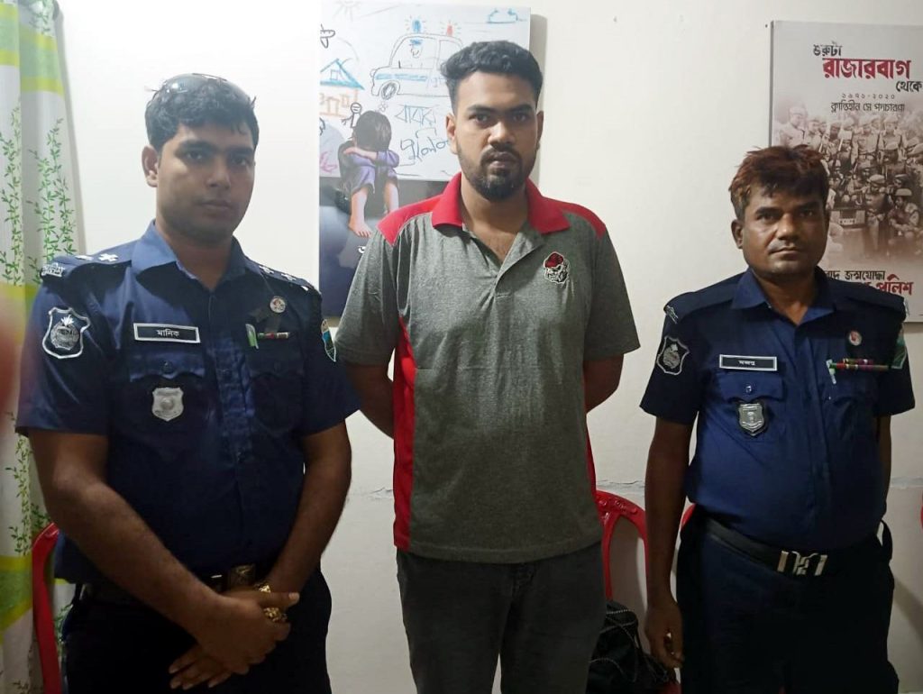 রাণীনগরে স্ত্রীর অশ্লীল ছবি ছড়িয়ে দেওয়ার অভিযোগ, স্বামী গ্রেফতার