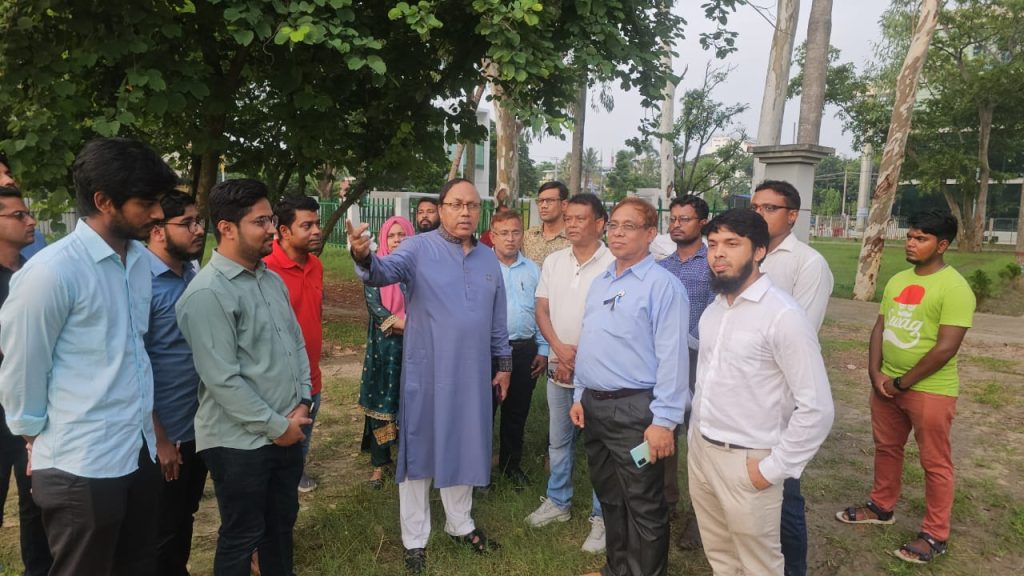 শহীদ এএইচএম কামারুজ্জামান কেন্দ্রীয় উদ্যান পরিদর্শনে রাসিক মেয়র