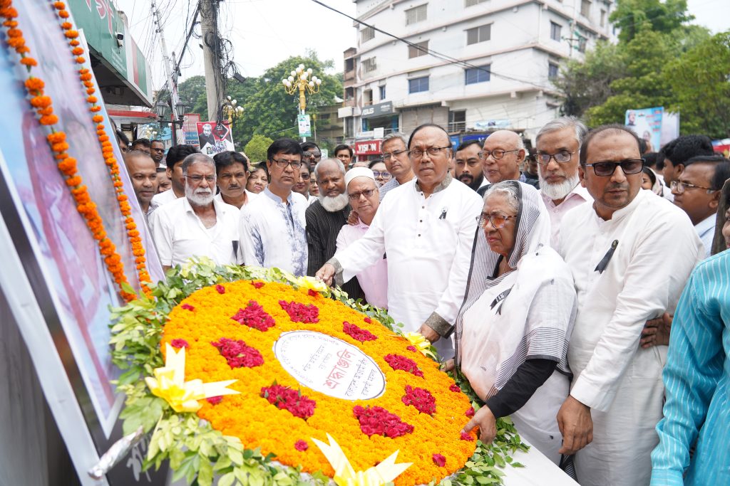 আইভি রহমান এর মৃত্যুবার্ষিকী স্মরণে তার প্রতিকৃতিতে রাসিক মেয়রের পুষ্পার্ঘ্য অর্পণ