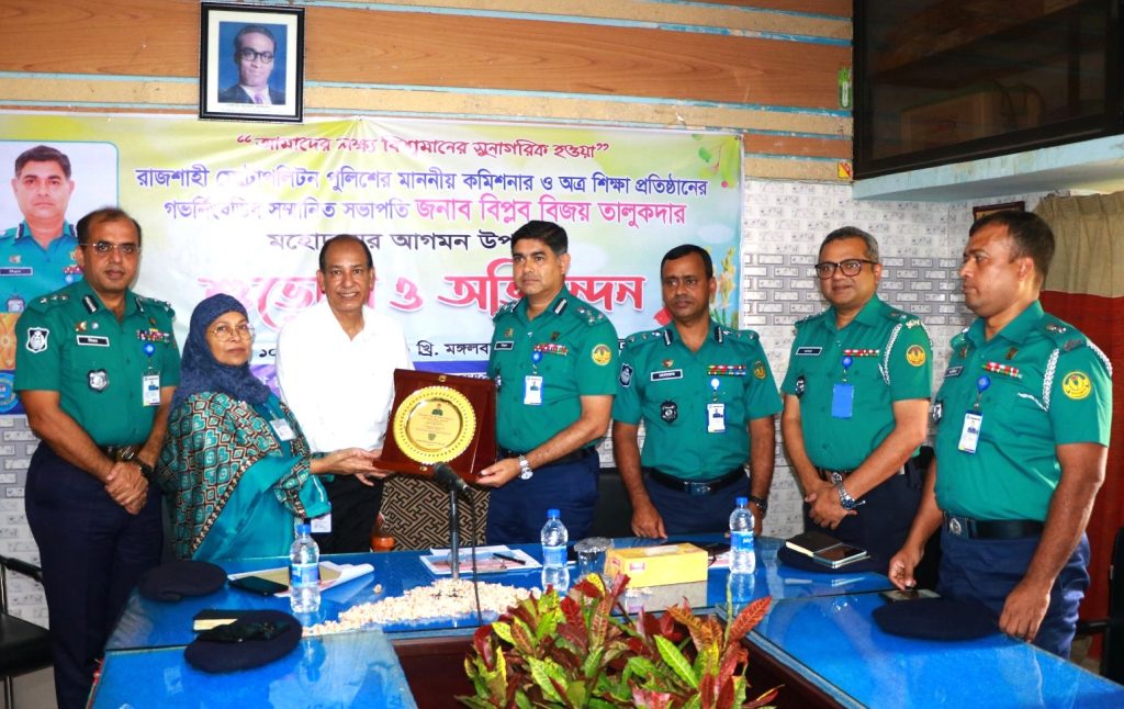 রাজশাহী পুলিশ লাইন্স স্কুল অ্যান্ড কলেজ পরিদর্শনে আরএমপি কমিশনার