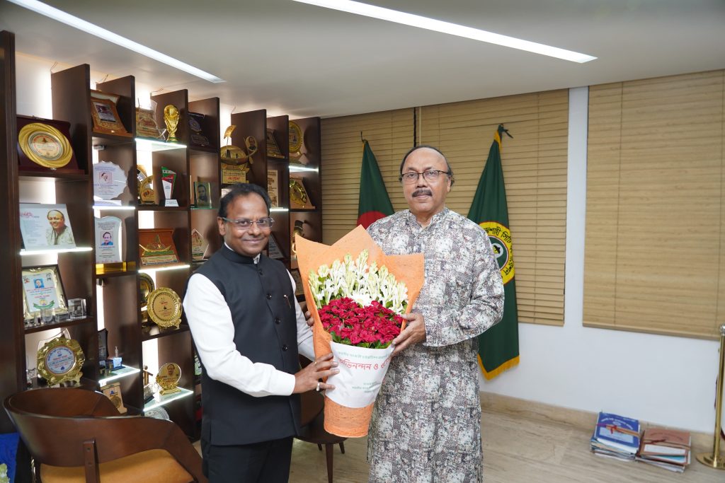 রাসিক মেয়রের সাথে ভারতীয় সহকারী হাইকমিশনারের সৌজন্য সাক্ষাৎ
