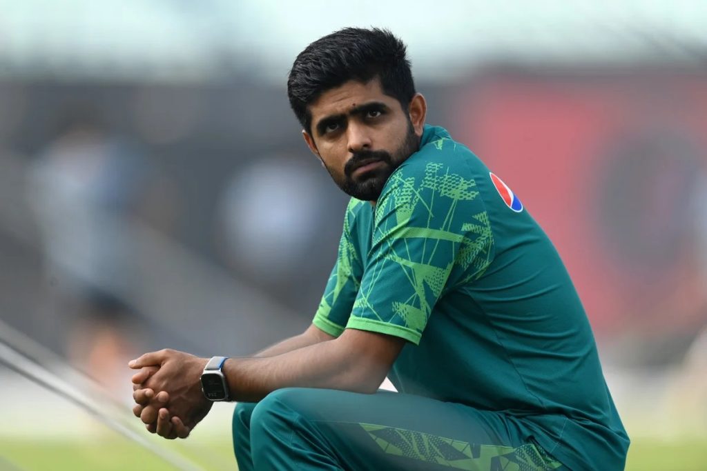 পাকিস্তানের অধিনায়কত্ব ছাড়লেন বাবর আজম