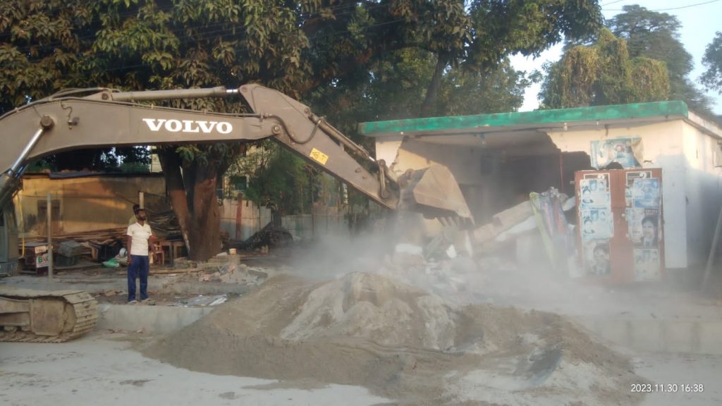 অবৈধ স্থাপনা উচ্ছেদে রাসিকের ভ্রাম্যমান আদালতের অভিযান অব্যাহত
