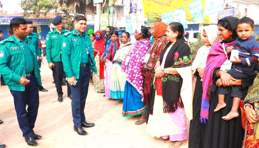 রাজশাহী নগরীর বিভিন্ন ভোটকেন্দ্র ঘুরে দেখেছেন আরএমপি কমিশনার