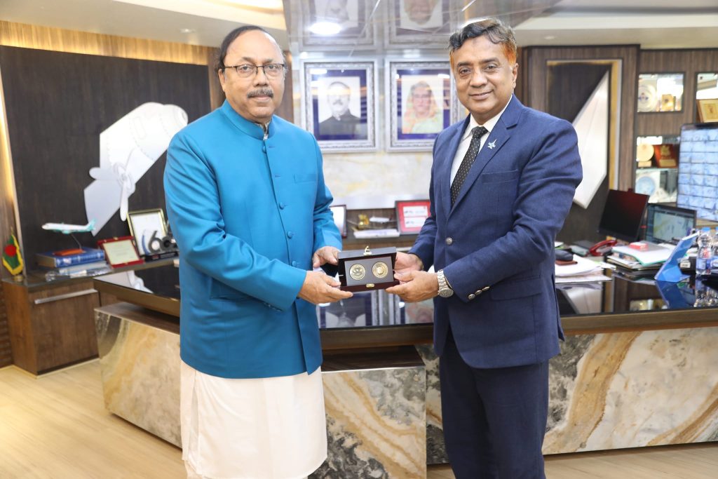 শাহ মখদুম বিমানবন্দরের উন্নয়নে বেবিচকের চেয়ারম্যানের সাথে রাসিক মেয়রের বেঠক