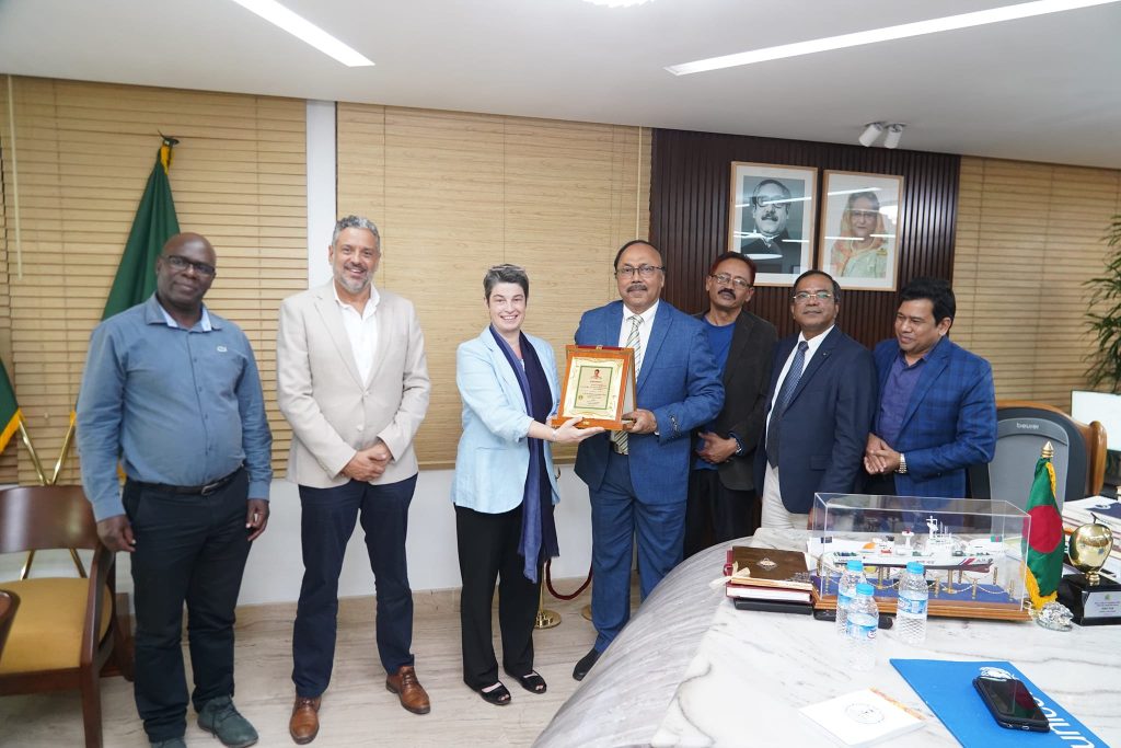 রাসিক মেয়রের সাথে ইউনিসেফ এর প্রতিনিধিবৃন্দের মতবিনিময়