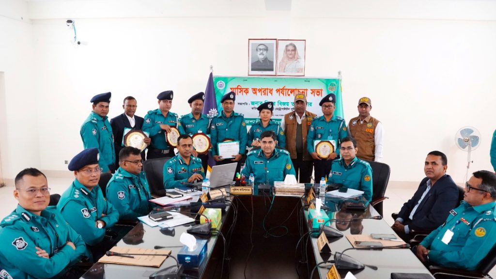 ভাল কাজের জন্য আরএমপির ১৩ সদস্য ও কর্মকর্তাদের পুরস্কার প্রদান