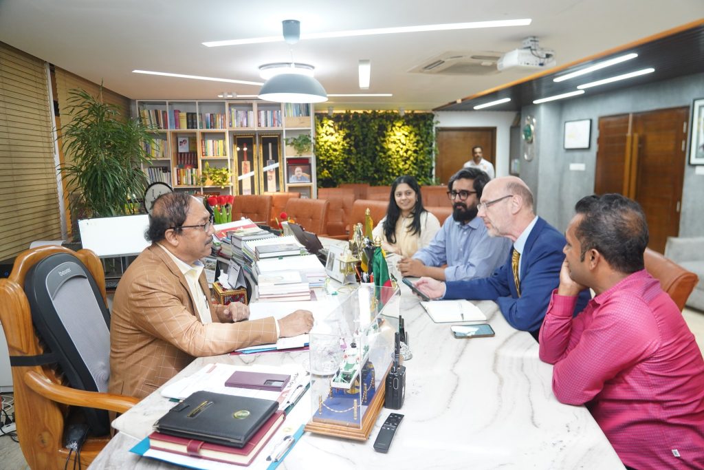 রাসিক মেয়রের সাথে ব্রিটিশ কাউন্সিল এর প্রতিনিধিবৃন্দের সাক্ষাৎ