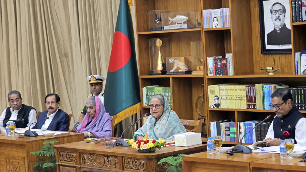 অতি বাম আর অতি ডান মিলে সরকার উৎখাতে কাজ করছে: শেখ হাসিনা