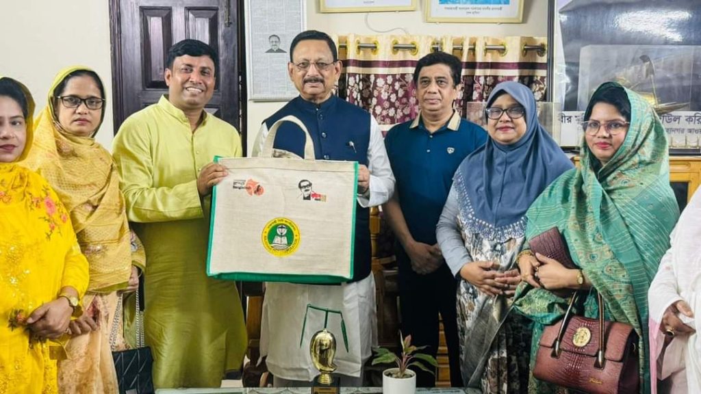 ইলেকট্রনিক ইমুনাইজেশন রেজিস্ট্রেশন কার্যক্রমের অভিজ্ঞতা বিনিময়ে চসিক পরিদর্শনে রাসিক প্রতিনিধি দল 