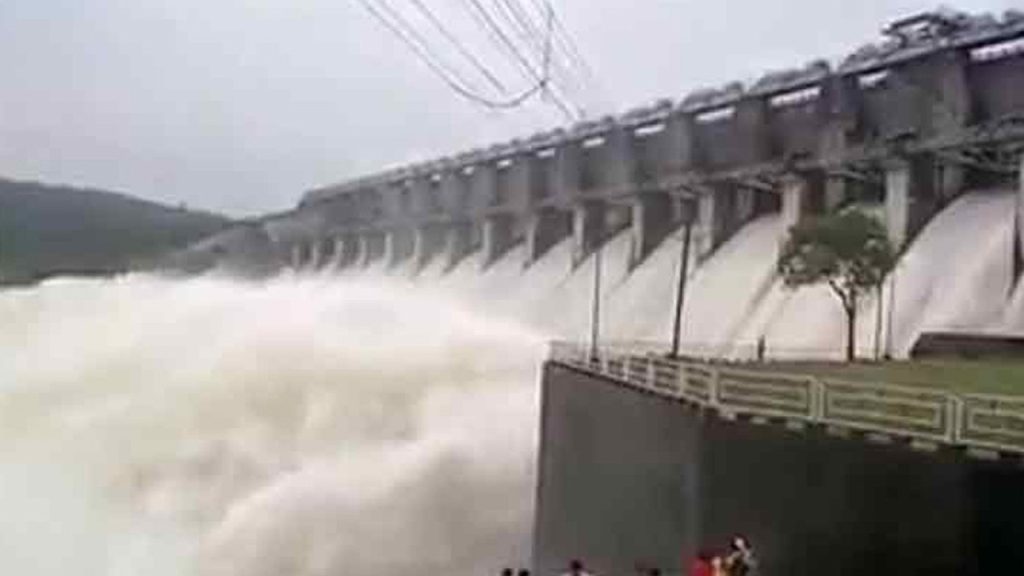 খুলেছে ফারাক্কার সব গেট, বন্যার শঙ্কা