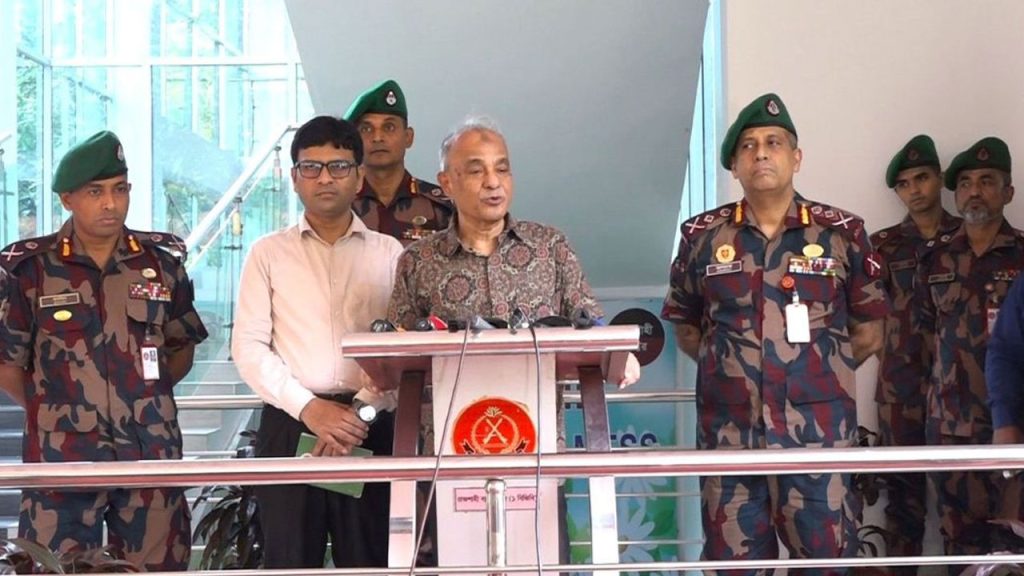 পুলিশের যেসব সদস্য এখনো যোগদান করেনি তারা সন্ত্রাসী: রাজশাহীতে স্বরাষ্ট্র উপদেষ্টা