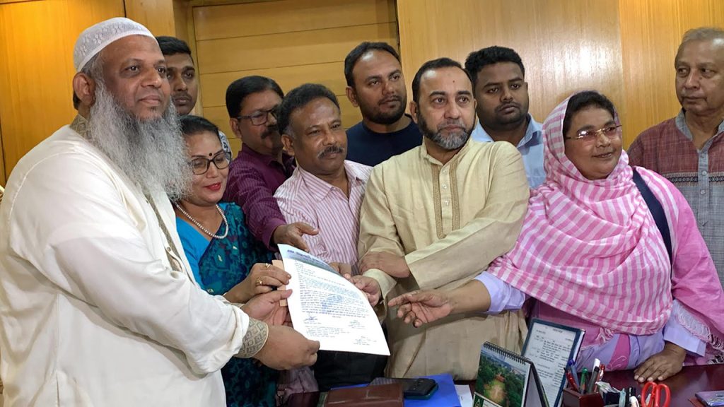 রাজশাহী-পার্বতীপুর চলাচল করা উত্তরা এক্সপ্রেস চালুর দাবিতে জিএমকে স্মারকলিপি
